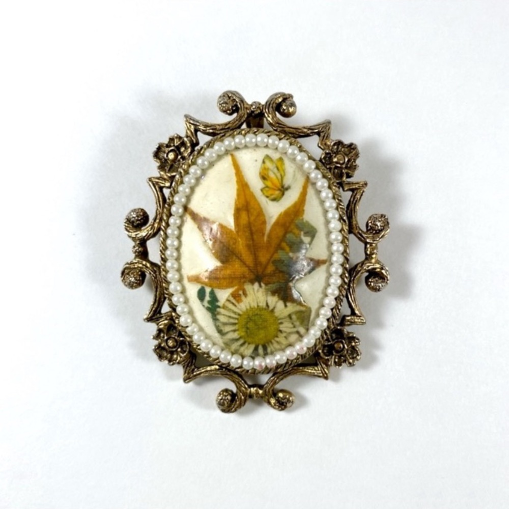 Vintage 1977 handmade dried floral brooch pendant